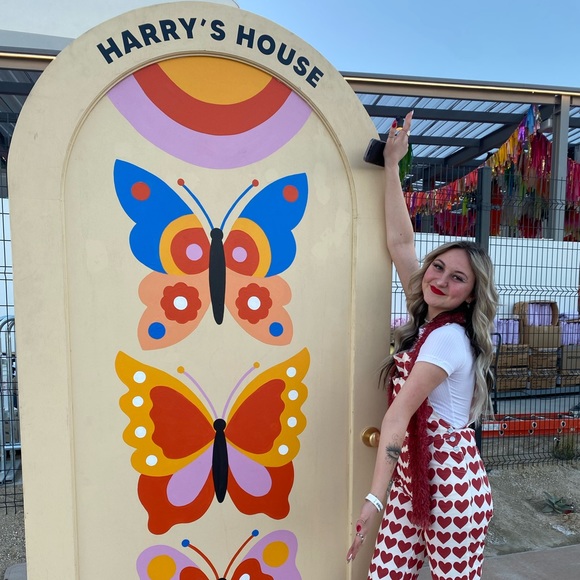 Meet your Posher, Chloe - Picture 6 of 7